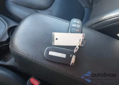 2018 Jeep Cherokee Overland 4X4 z USA, uszkodzony, nr VIN 1C4PJMJX8JD609670